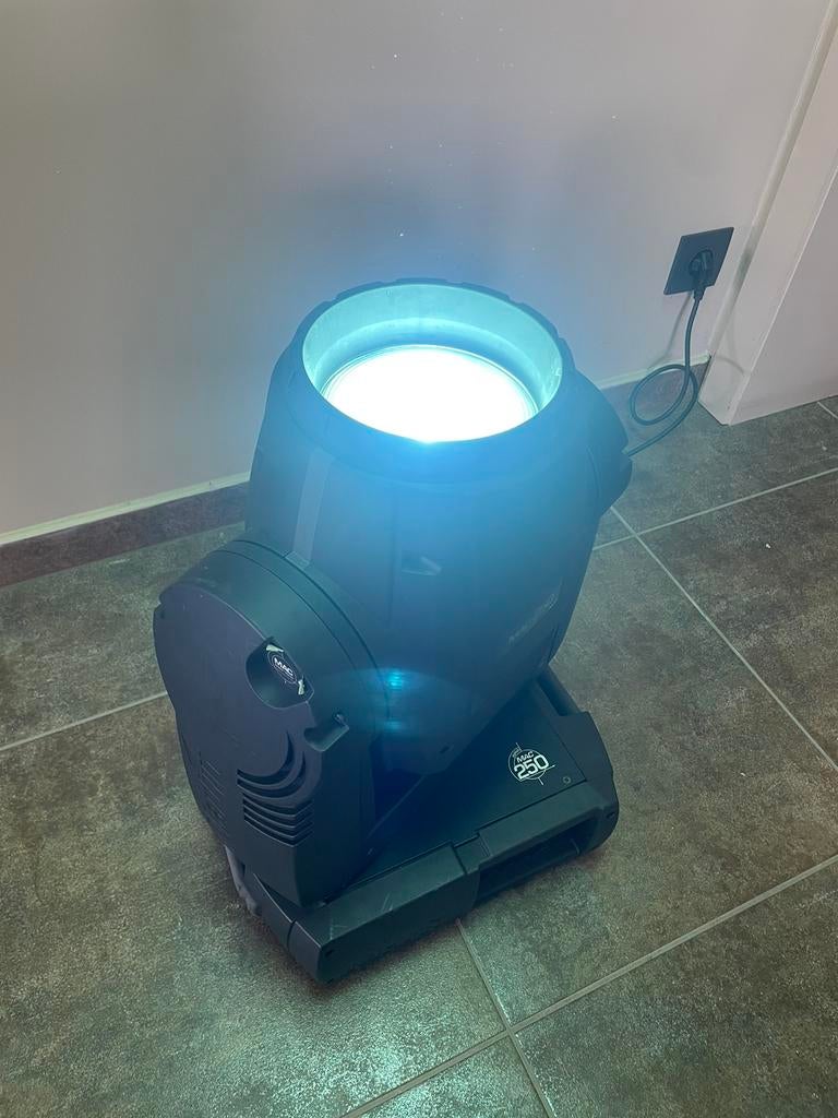 2x Martin MAC wash 250 moving head in originele case, Enlèvement ou Envoi, Utilisé, Autres types, Couleur