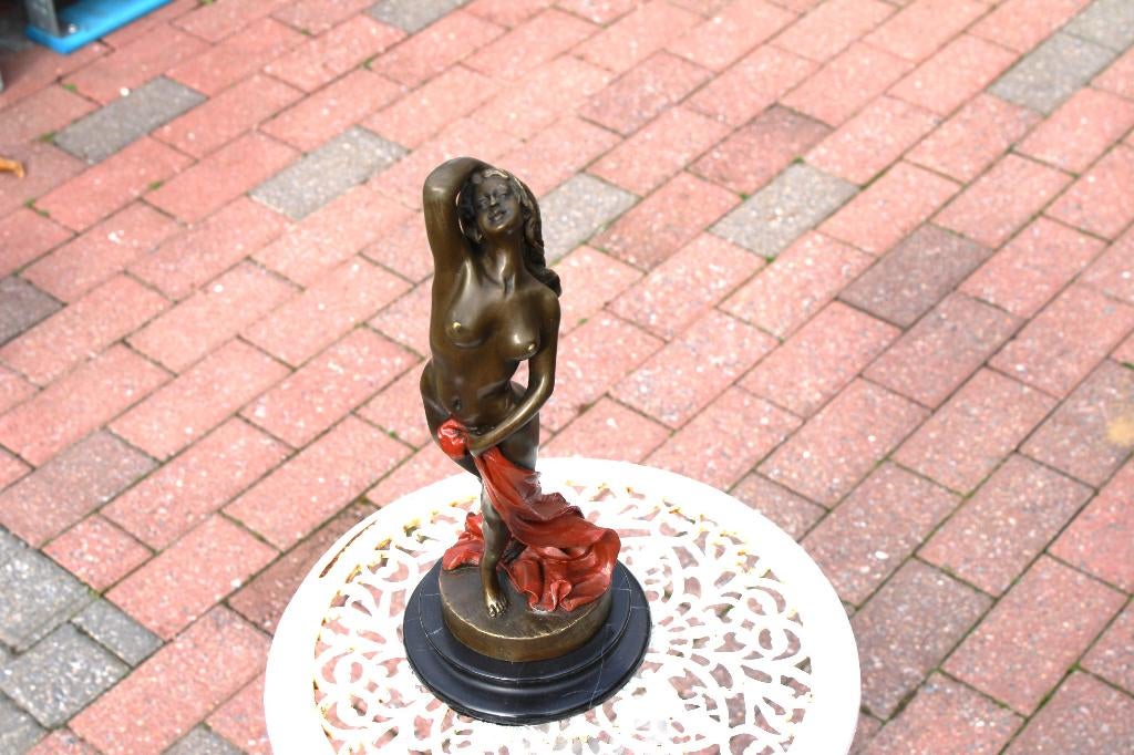 femme nue avec un drap rouge, bronze signé, MILO, Enlèvement ou Envoi, Bronze