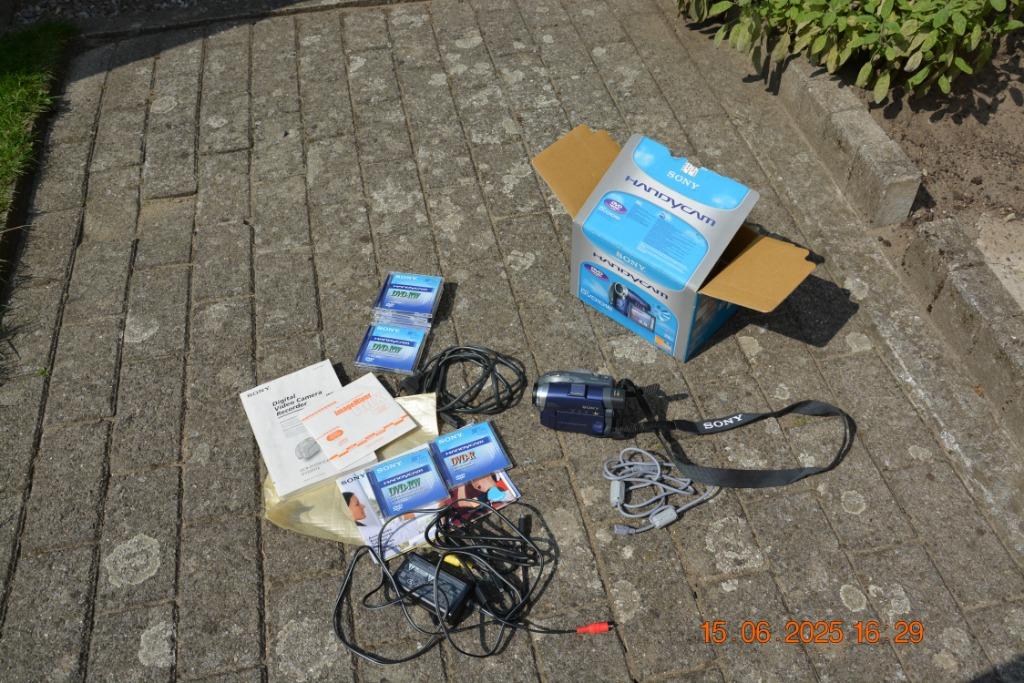 Sony Handycam Digital Video Recorder DCR-DVD 101E, Microphone externe, Caméra, Comme neuf, Sony