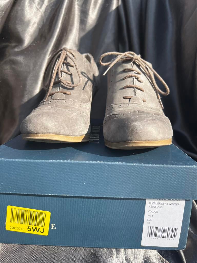 Elegante suède brogues - maat 40, Schoenen met lage hakken, Bruin, Pier one, Ophalen of Verzenden