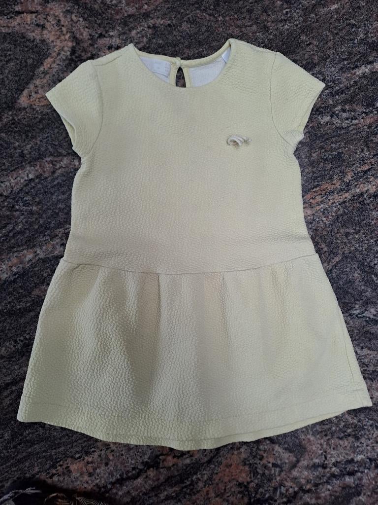 Mt 98 Pastelgeel jurkje met reliëf, Kinderen en Baby's, Kinderkleding | Maat 98, Gebruikt, Meisje, Ophalen of Verzenden, Zara