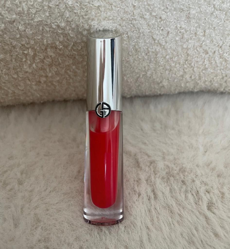 Armani beauty prisma gloss cherry glaze, Handtassen en Accessoires, Uiterlijk | Cosmetica en Make-up, Lippen, Nieuw, Ophalen of Verzenden