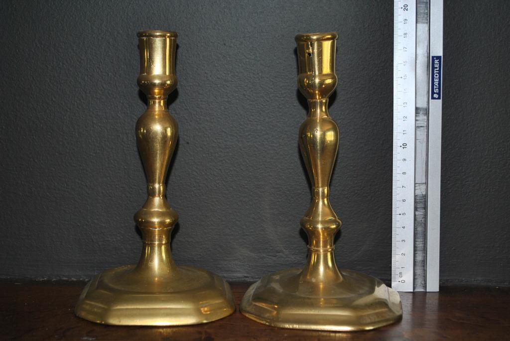 2 oude kandelaars achthoekige basis Haute Epoque-stijl, Antiek en Kunst, Ophalen of Verzenden, Koper of Brons