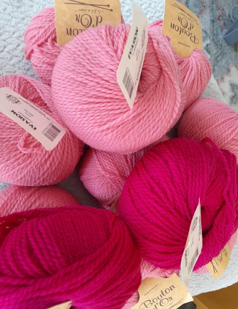 laine à tricoter 100% merinos bouton d'or, Enlèvement ou Envoi, Neuf, Tricot ou Crochet