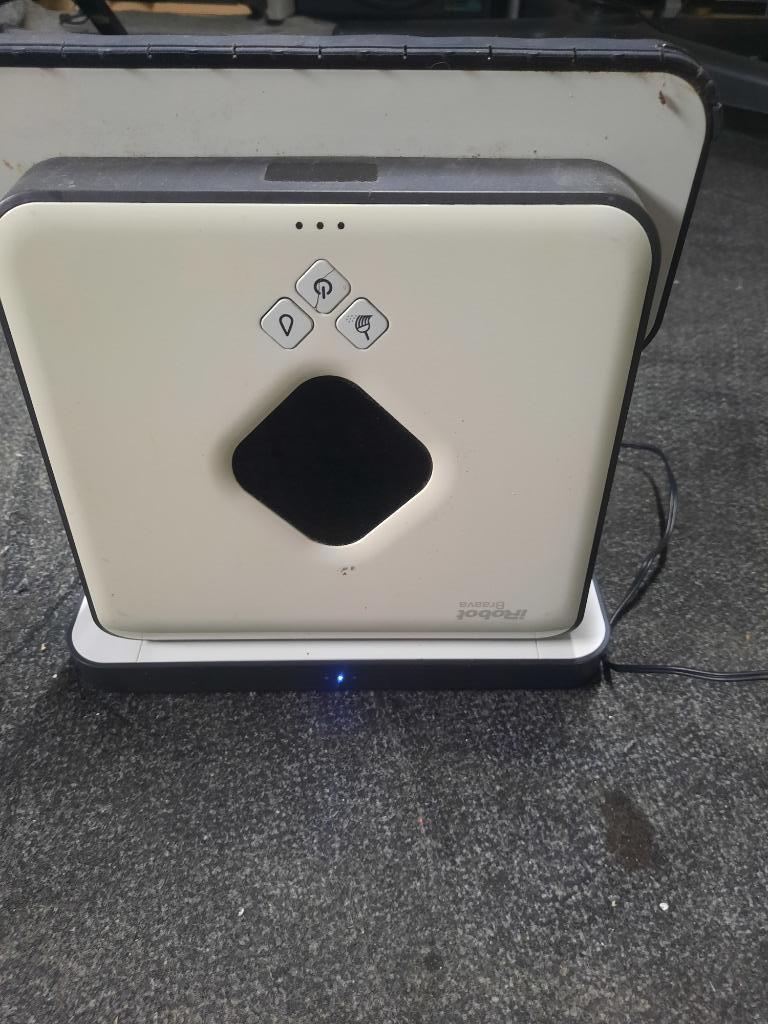 iRobot Braava 390t met wieglader en GPS, Elektronische apparatuur, Stofzuigers, Ophalen of Verzenden, Robotstofzuiger, Reservoir