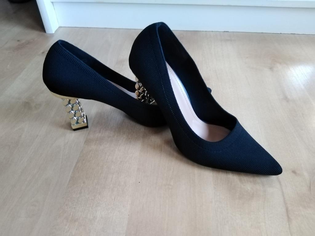 Zwarte pumps gouden hak, Kleding | Dames, Pumps, Zwart, Nieuw, Ophalen of Verzenden
