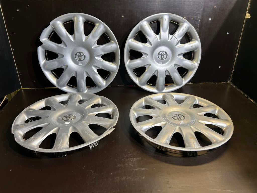 4 enjoliveurs toyota corolla verso avensis aygo yaris 15", Enlèvement ou Envoi, Utilisé