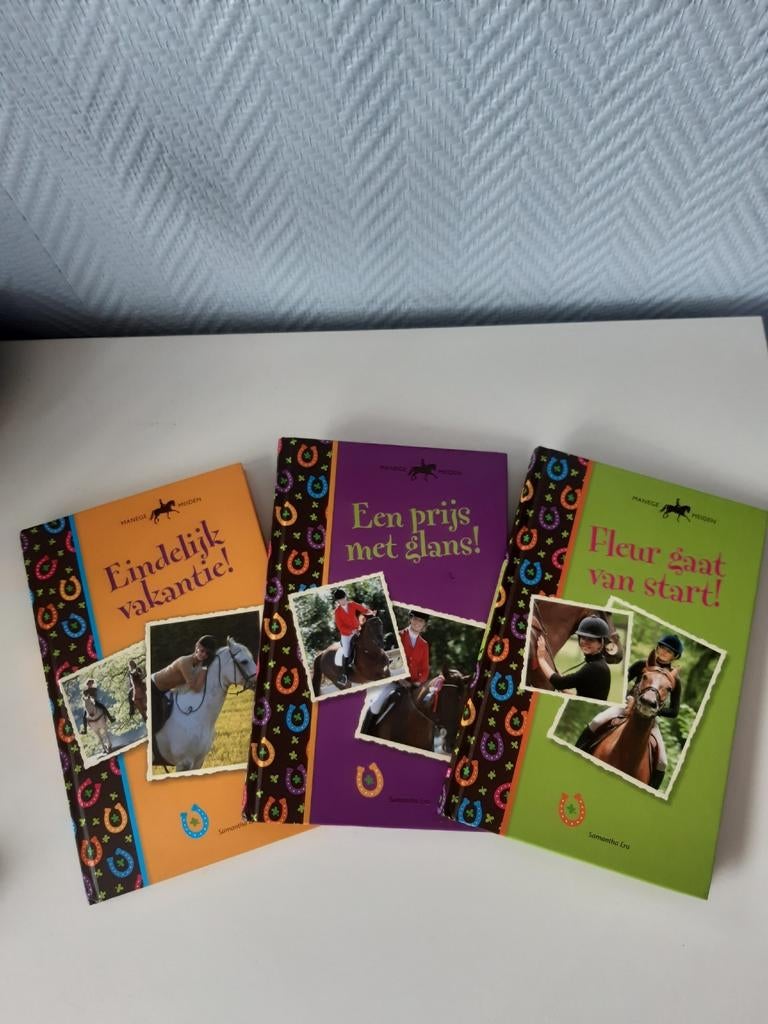 Manege meiden setje van 3 leuke boeken, Ophalen, Zo goed als nieuw