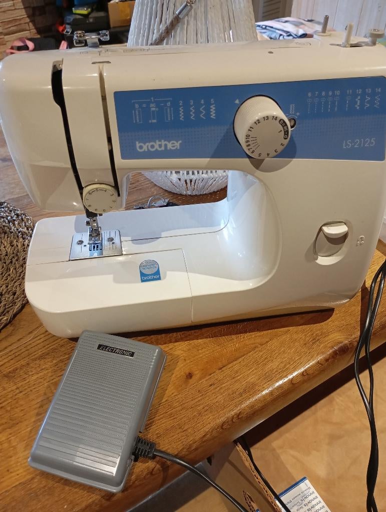 Machine a coudre, Hobby & Loisirs créatifs, Machines à coudre & Accessoires, Enlèvement, Utilisé, Machine à coudre, Brother