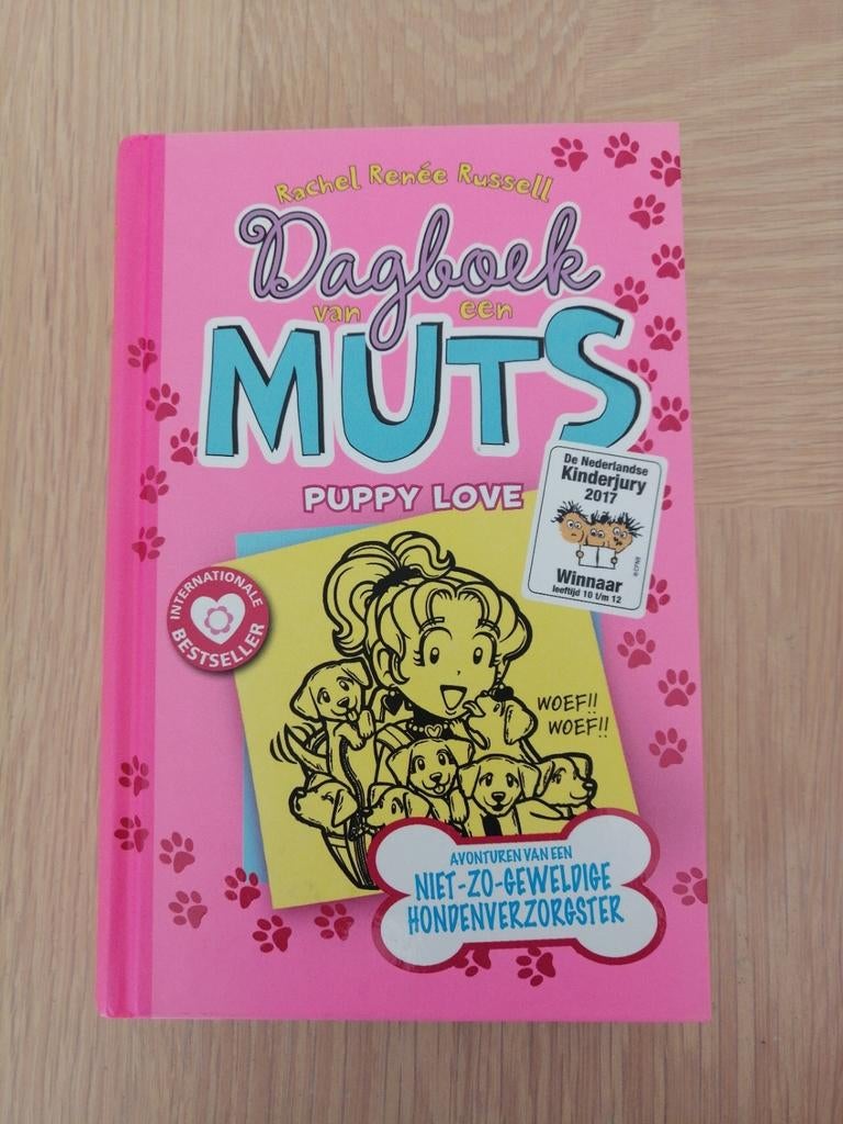 Dagboek van een Muts - Puppy love en/of Party stress!, Boeken, Ophalen of Verzenden, Zo goed als nieuw, Rachel Renée Russell, Fictie