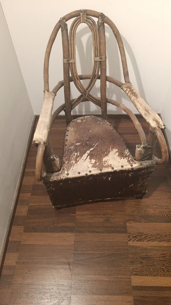 Chaise ancienne en cuir de cheval, Enlèvement
