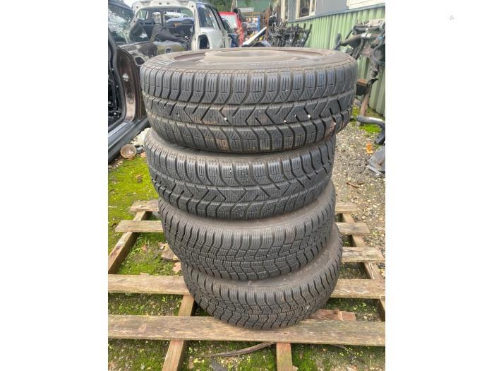 Velgen set + winterbanden van een Opel Meriva, Auto-onderdelen, Ophalen of Verzenden, 3 maanden garantie, Gebruikt, Personenwagen