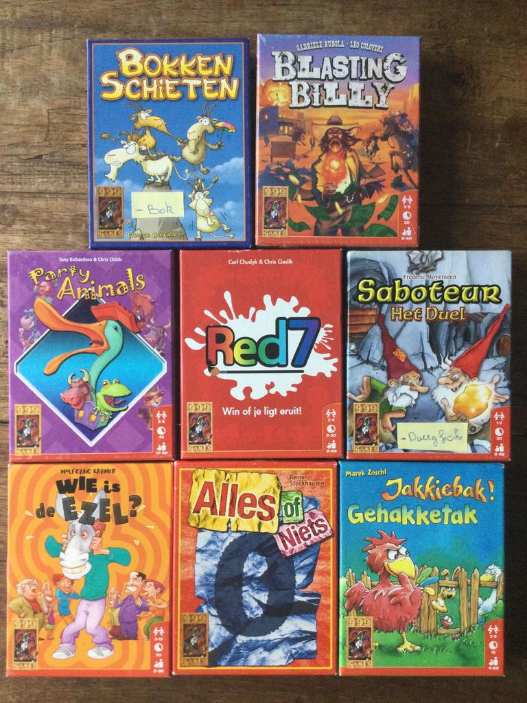 Kaartspellen 999 games, Hobby en Vrije tijd, Gezelschapsspellen | Kaartspellen, Zo goed als nieuw, Ophalen