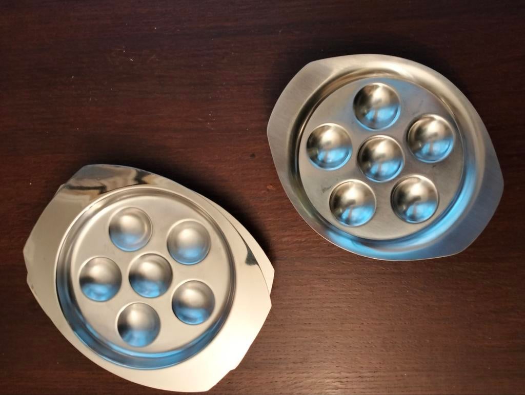 Assiettes à escargots, Assiettes(s), Comme neuf, Enlèvement, Autres matériaux