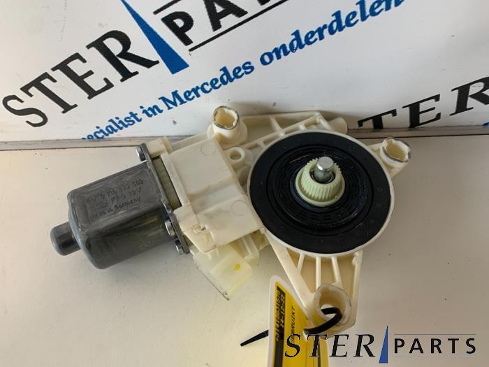 Moteur de vitre portière d'un Mercedes E-Klasse, Enlèvement ou Envoi, 3 mois de garantie, Utilisé, Mercedes-Benz
