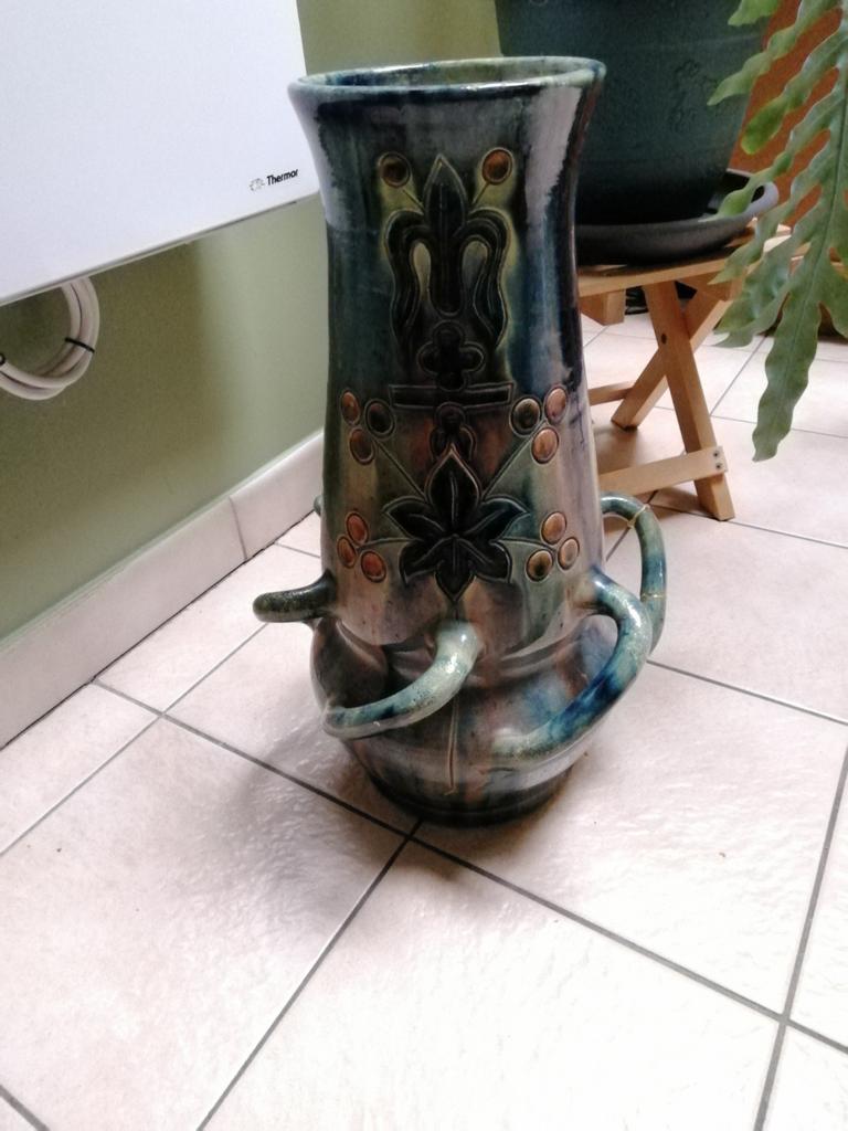 Oude vaas in Brugs aardewerk, Mortsel, Ophalen