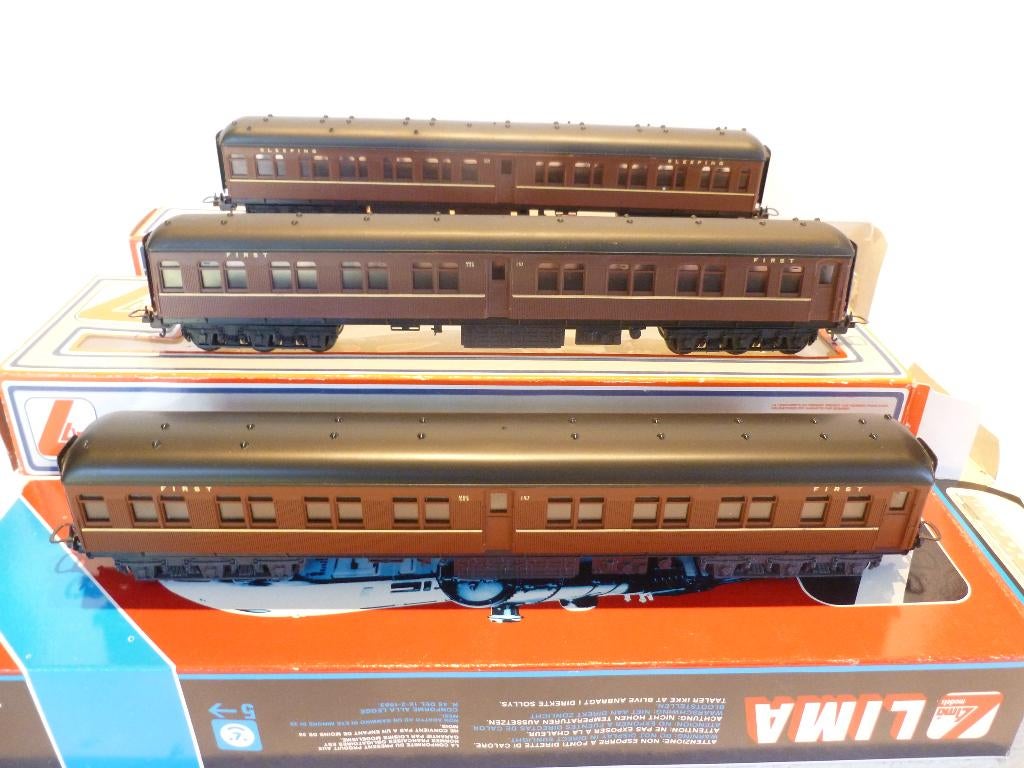 TRAINS HO, Hobby en Vrije tijd, Modeltreinen | H0, Zo goed als nieuw, Wagon, Gelijkstroom, Lima, Ophalen of Verzenden