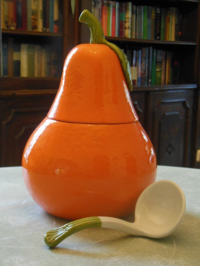 Grote sangria-bowl of soepterrine - Oranje peer - Porselein, Ophalen, Gebruikt, Kom(men), Overige stijlen