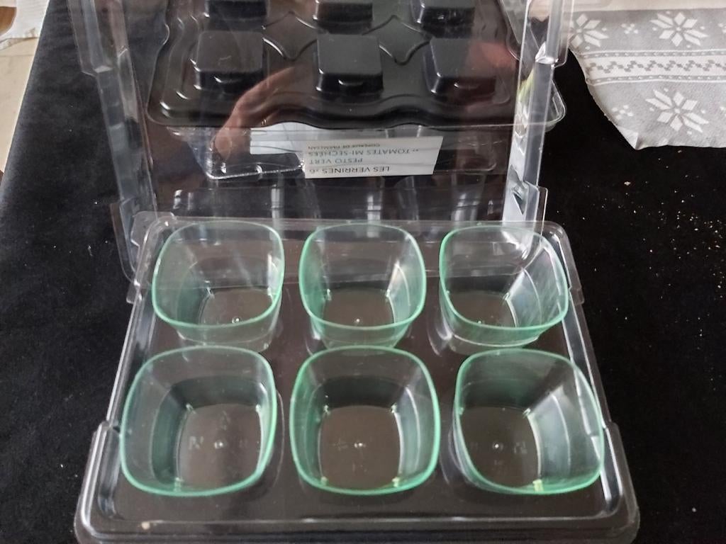 Kleine plastic bekers, Huis en Inrichting, Keuken | Servies, Ophalen of Verzenden, Zo goed als nieuw