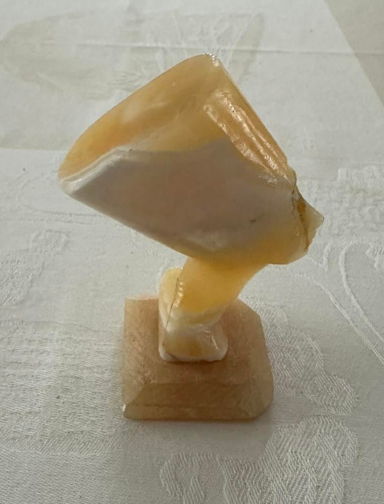 Nefertiti-buste in albast, Ophalen of Verzenden