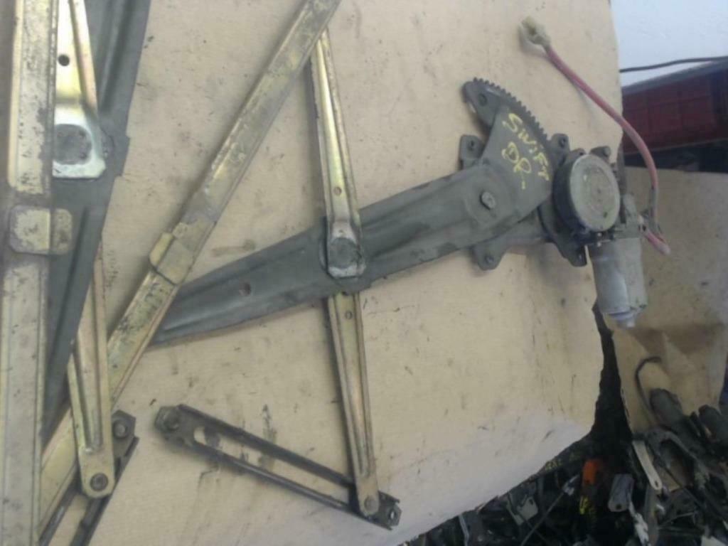 Lève vitre électrique avant droit Suzuki Swift II ph1(92-96), Motoren, Ophalen, Gebruikt