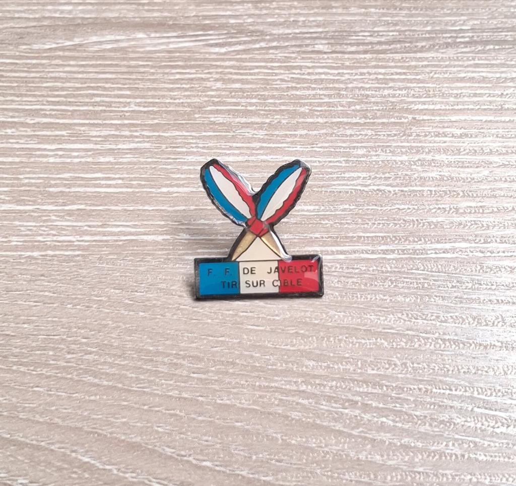 PIN - TIR SUR CIBLE - SCHIETEN - BULLSEYE-SCHIETEN - JAVELOT, Collections, Envoi, Utilisé, Sport, Insigne ou Pin's