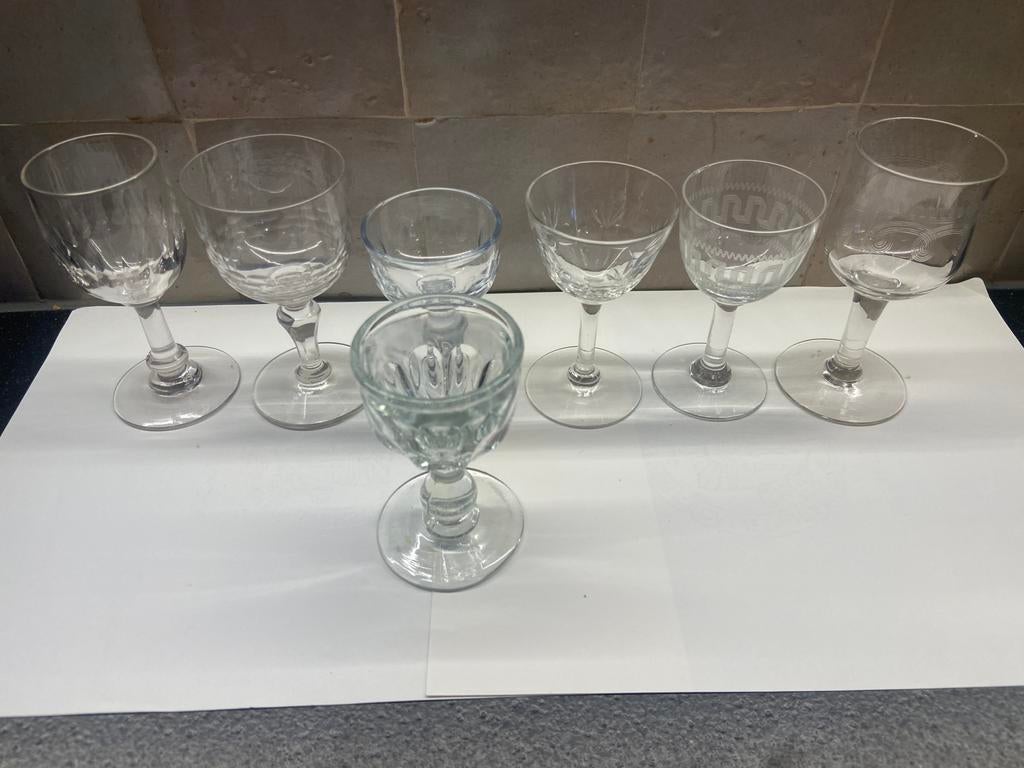 7 vieux verres différents, Enlèvement ou Envoi