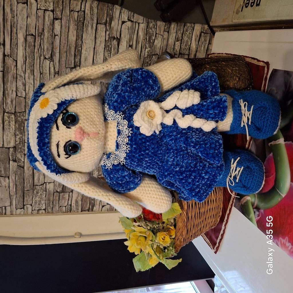 Knuffel konijntje 45cm groot met floere muts en kleedje, Ophalen of Verzenden, Nieuw, Konijn