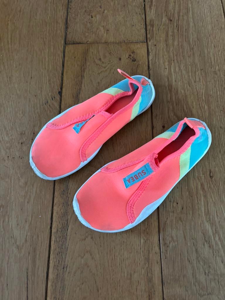 Chaussures d’eau enfant pointure 34-35, Sports nautiques & Bateaux, Enlèvement, Comme neuf, Enfant