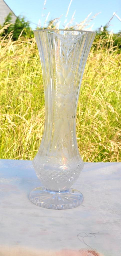 vase cintré et strié sur pied rond, Enlèvement ou Envoi