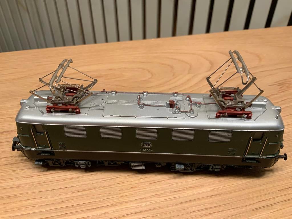 LOCOMOTIVE MARKLIN HO  3034 ou 3037 ? SERIE E 41024 DB, Analogique, Enlèvement ou Envoi, Courant alternatif, Utilisé