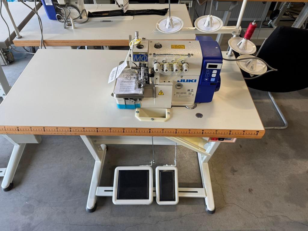 Industriele lockmachine overlock juki mo6814s 4draad nieuw, Enlèvement ou Envoi, Comme neuf, Surjeteuse, Brother