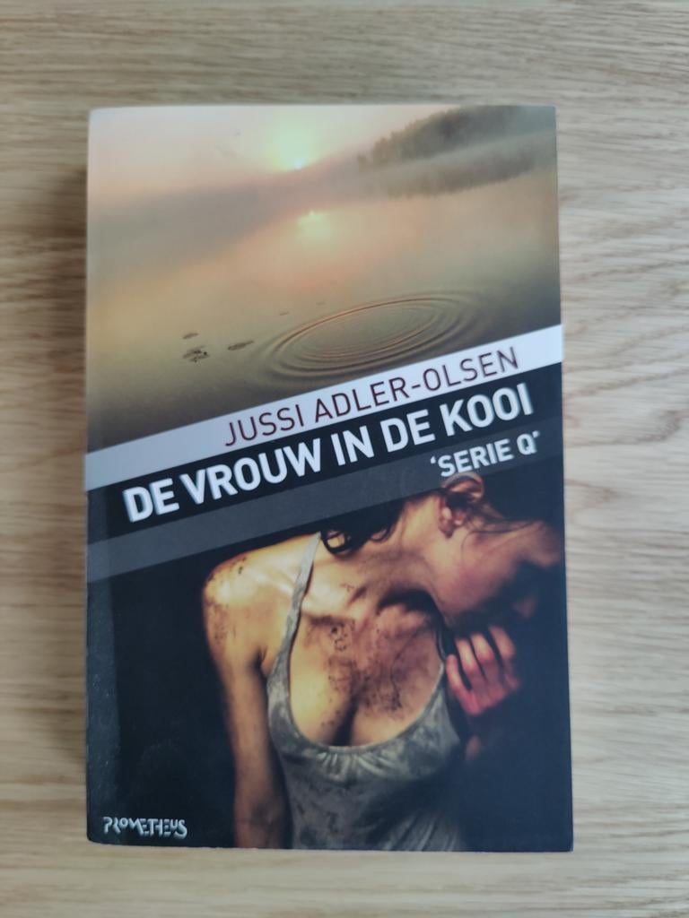 Jussi Adler-Olsen De vrouw in de kooi, Boeken, Thrillers, Zo goed als nieuw, Ophalen of Verzenden