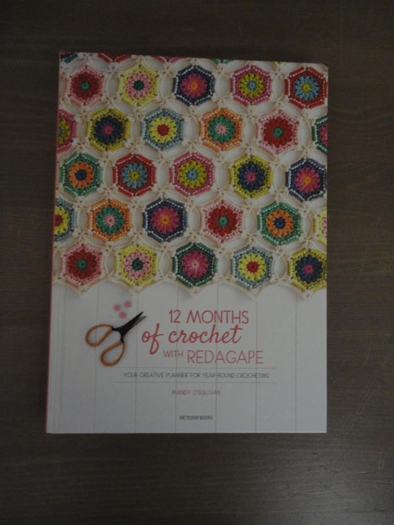 12 Months of Crochet with Redagape - Mandy O'Sullivan, Enlèvement ou Envoi, Tricot et Crochet, Comme neuf, Mandy O'Sullivan