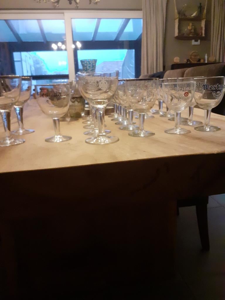23 oude Westmalle glazen, Enlèvement
