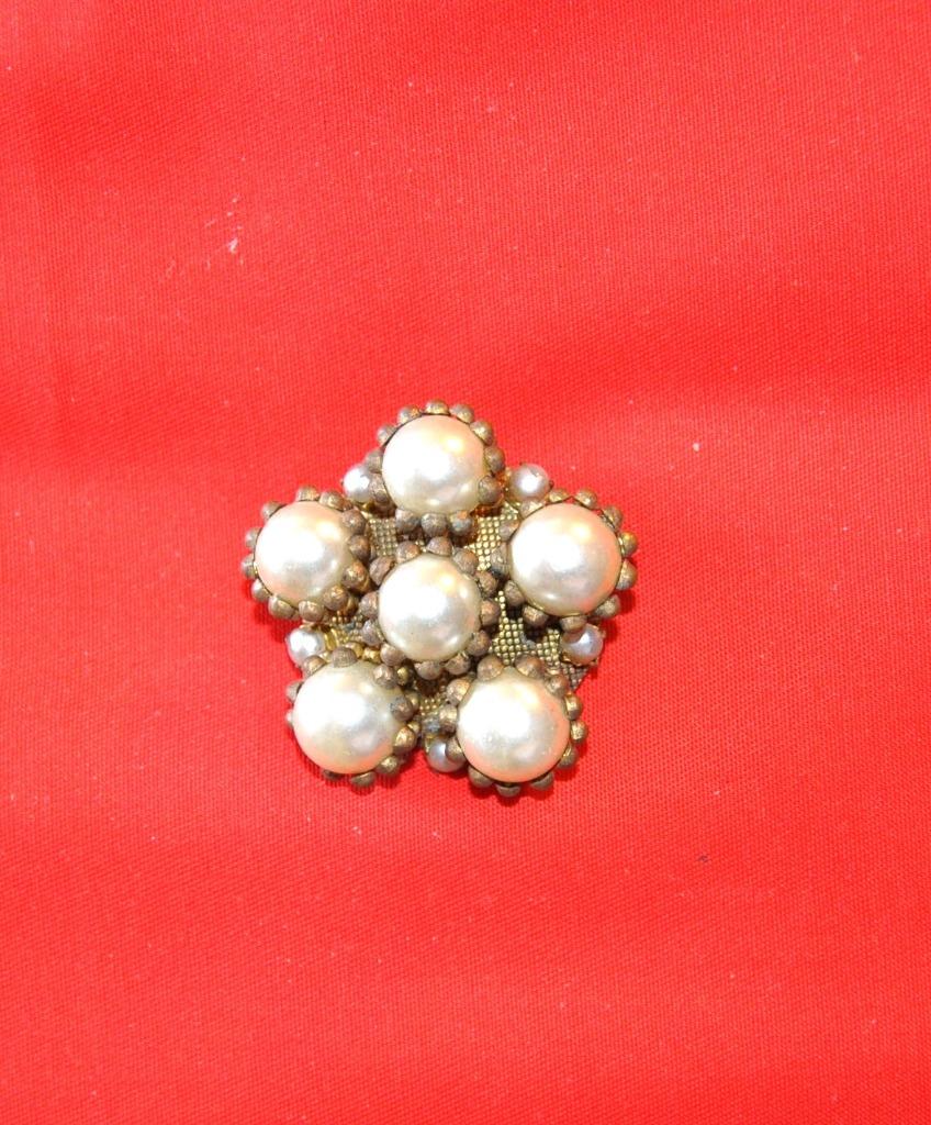 ancien bijou utilisable broche ou pendentif 6 perles (x2020), Enlèvement ou Envoi, Autres matériaux, Broche, Doré