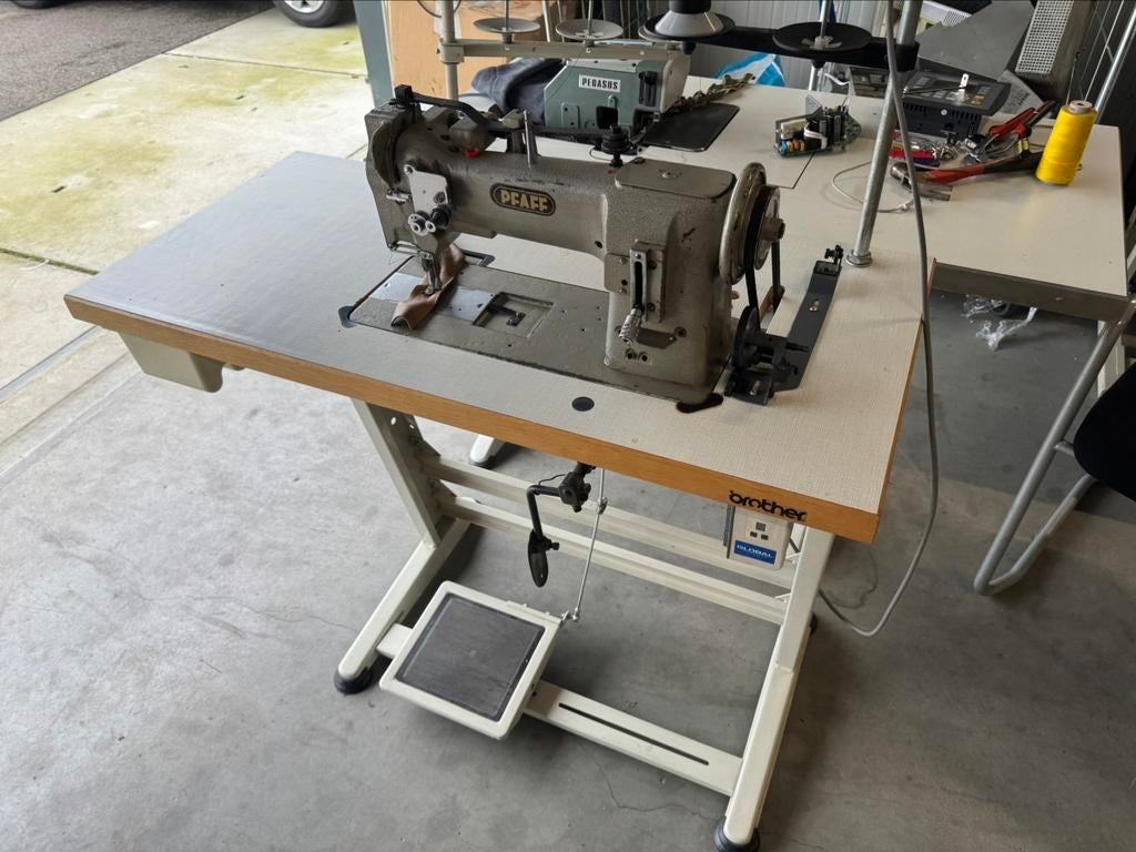 Industriele naaimachine pfaff 145 3voudig transport, Hobby en Vrije tijd, Naaimachines en Toebehoren, Gebruikt, Naaimachine, Overige merken