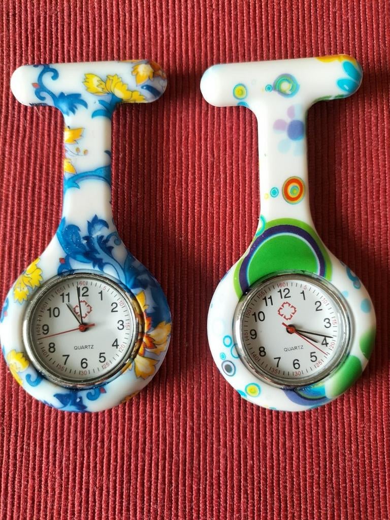Montre " infirmière " multicolore, Bijoux, Sacs & Beauté, Montres | Femmes, Neuf, Enlèvement