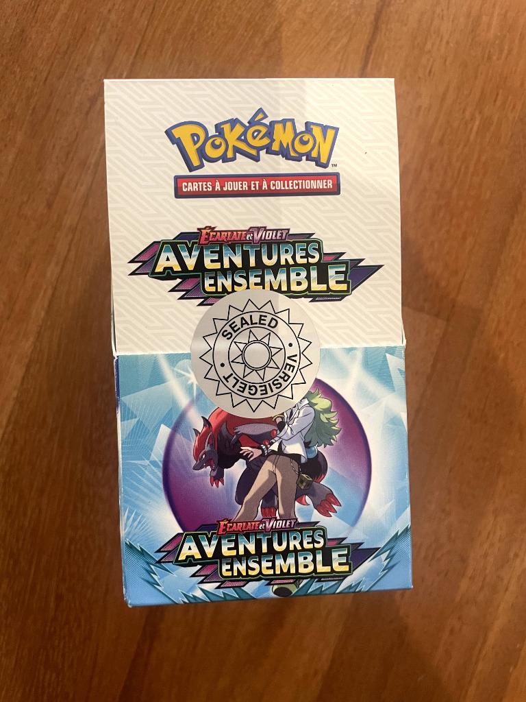 Pokémon EV09 Half Display - Avonturenset, Ophalen of Verzenden, Nieuw, Boosterbox