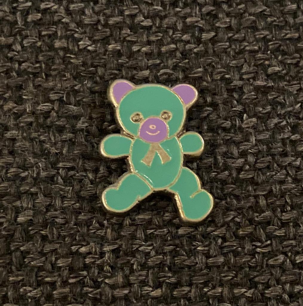PIN - BEERTJE - TEDDY BEAR - TEDDYBEER - OURS EN PELUCHE, Collections, Envoi, Utilisé, Autres sujets/thèmes, Insigne ou Pin's