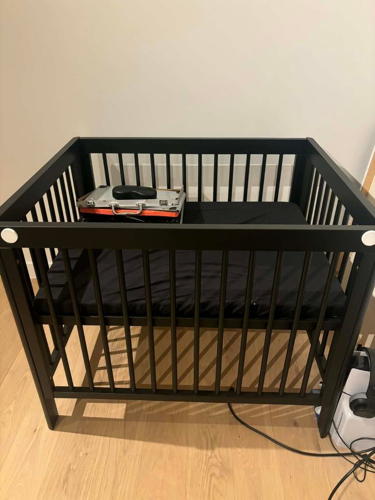 Troll Nursery Park Lukas Black Satin, Kinderen en Baby's, Ophalen