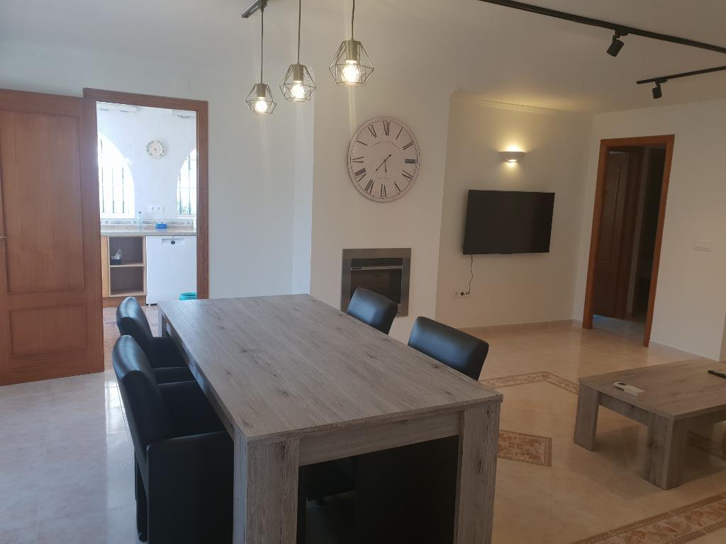 A louer villa individuelle sur 800m² avec piscine privée 8x4, Propriétaire, Village, Maison de campagne ou Villa, 3 chambres à coucher