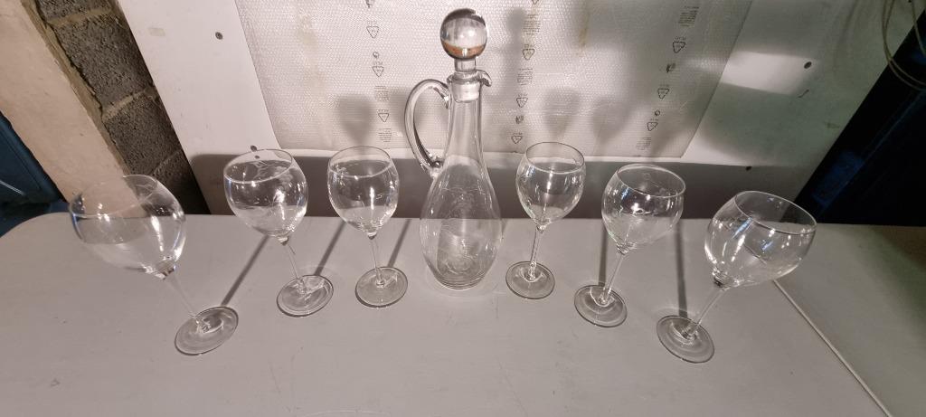Carafe à vin + 6 verres à vin avec motif gravé, Antiquités & Art, Enlèvement