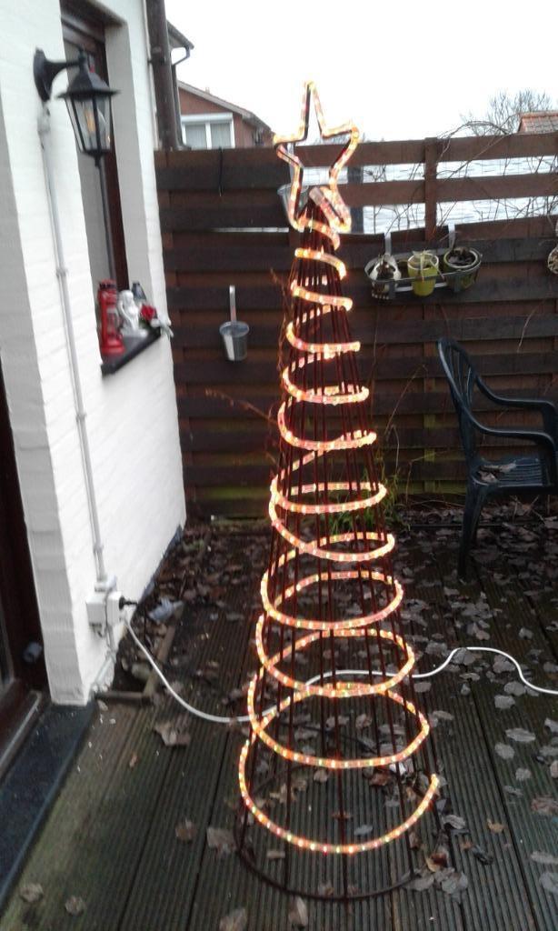 Pyramide met verlichting voor buiten, Diversen, Ophalen, Gebruikt