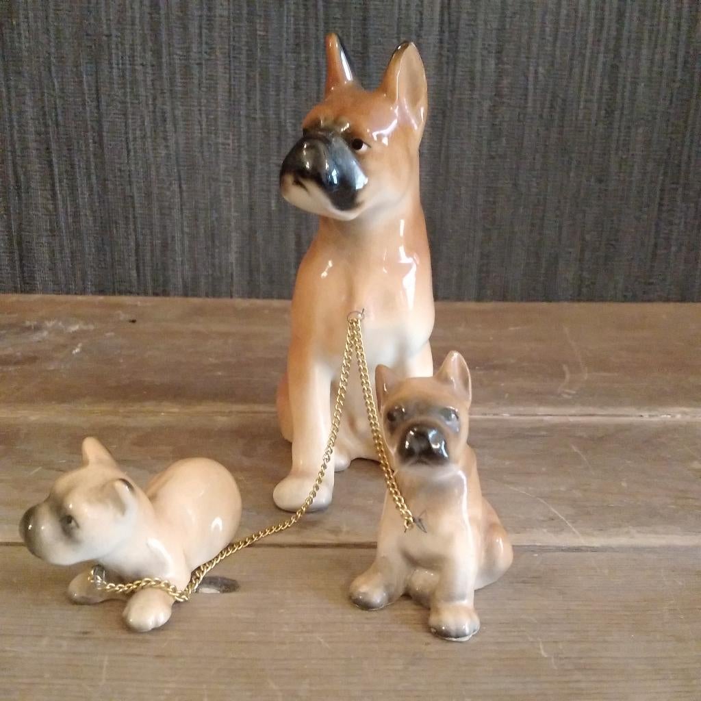 Figurine de chien Boxer avec ses 2 chiots, Envoi, Comme neuf, Chien ou Chat, Statue ou Figurine