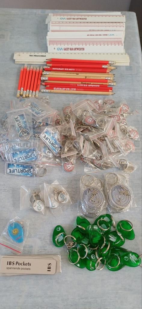 Schoolmateriaal, sleutelhangers, Enlèvement, Neuf
