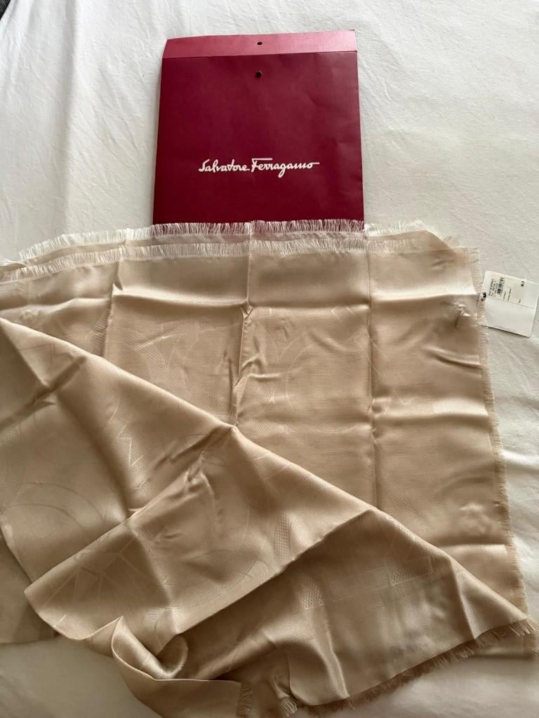 Salvatore Ferragamo sjaal, Enlèvement ou Envoi, Neuf, Brun