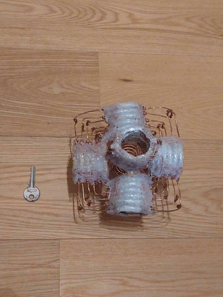 Q device - "quantum computer", Enlèvement ou Envoi, Neuf, Plus grand que 1:32