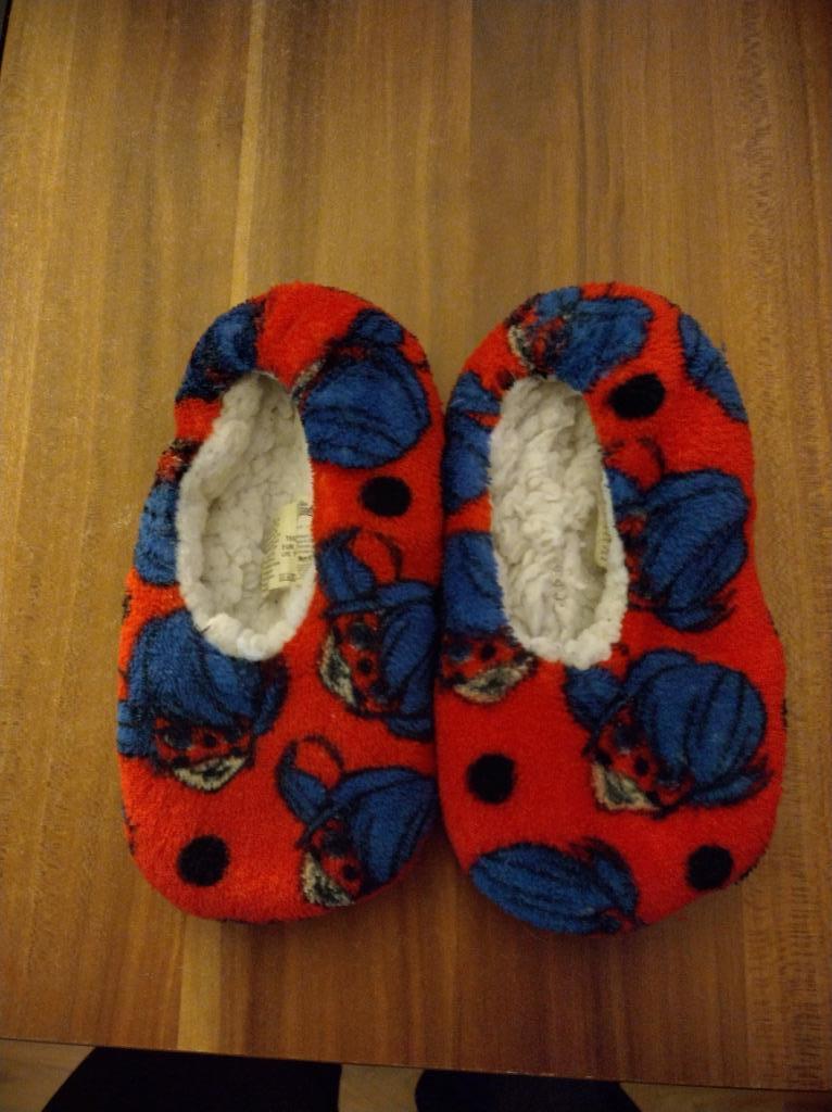 pantoufle ladybug 25-26, Enlèvement ou Envoi, Comme neuf, Autres types, Fille