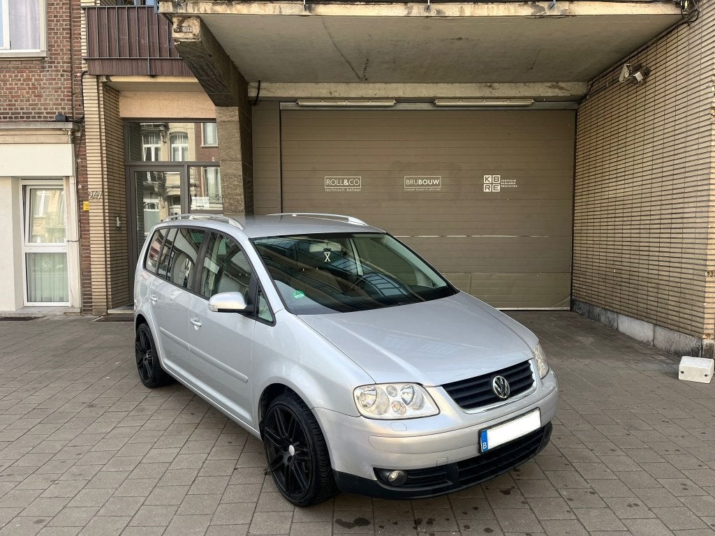 Volkswagen Touran 1.6i Benzine Automaat Gekeurd met carpass, 4 deurs, 4 cilinders, 1600 cc, Bedrijf